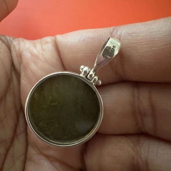 925 Sterling Labradorite Pendant - Picture 2 of 4